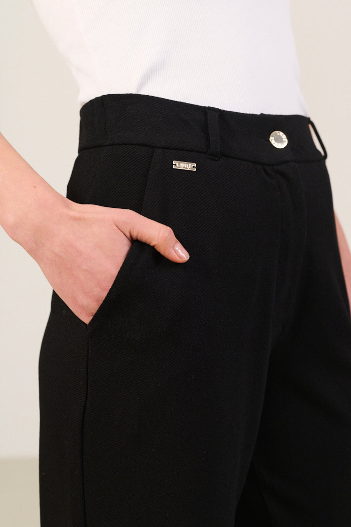 Forest Essentiel Trousers - Black