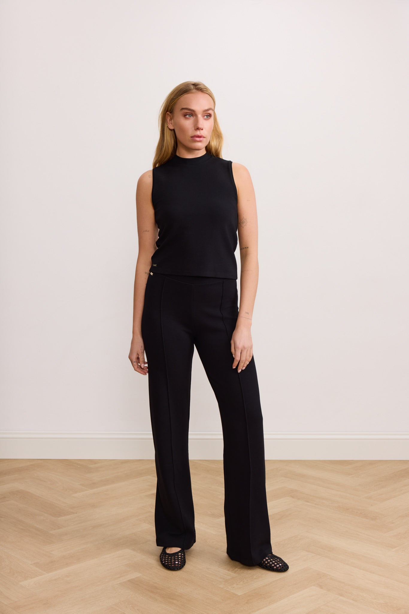 Forest Essential Sleeveless Top - Black