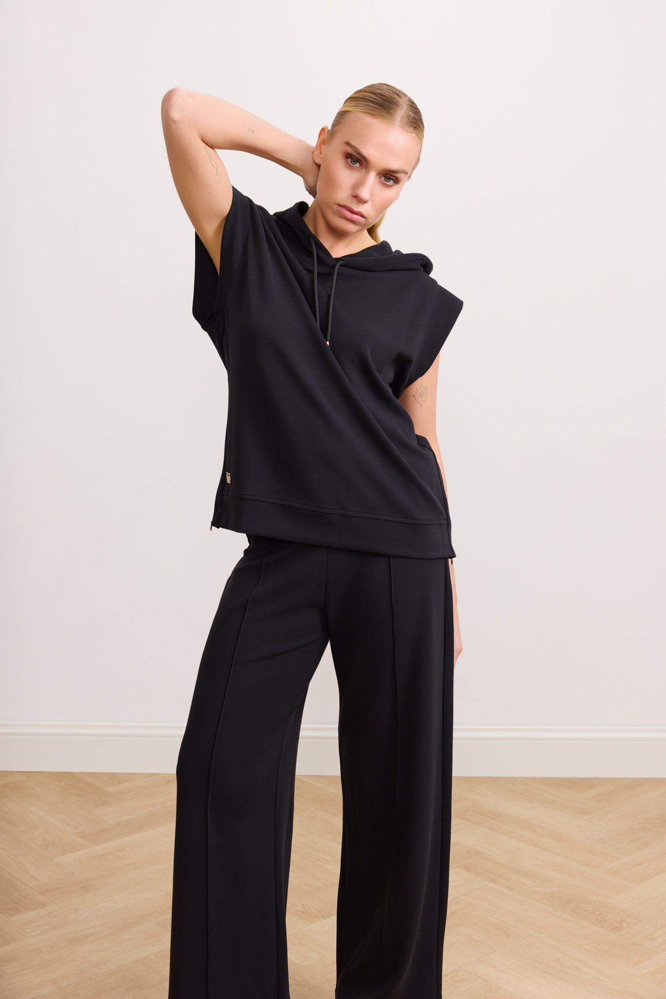 Eva Sleeveless Hoodie - Black