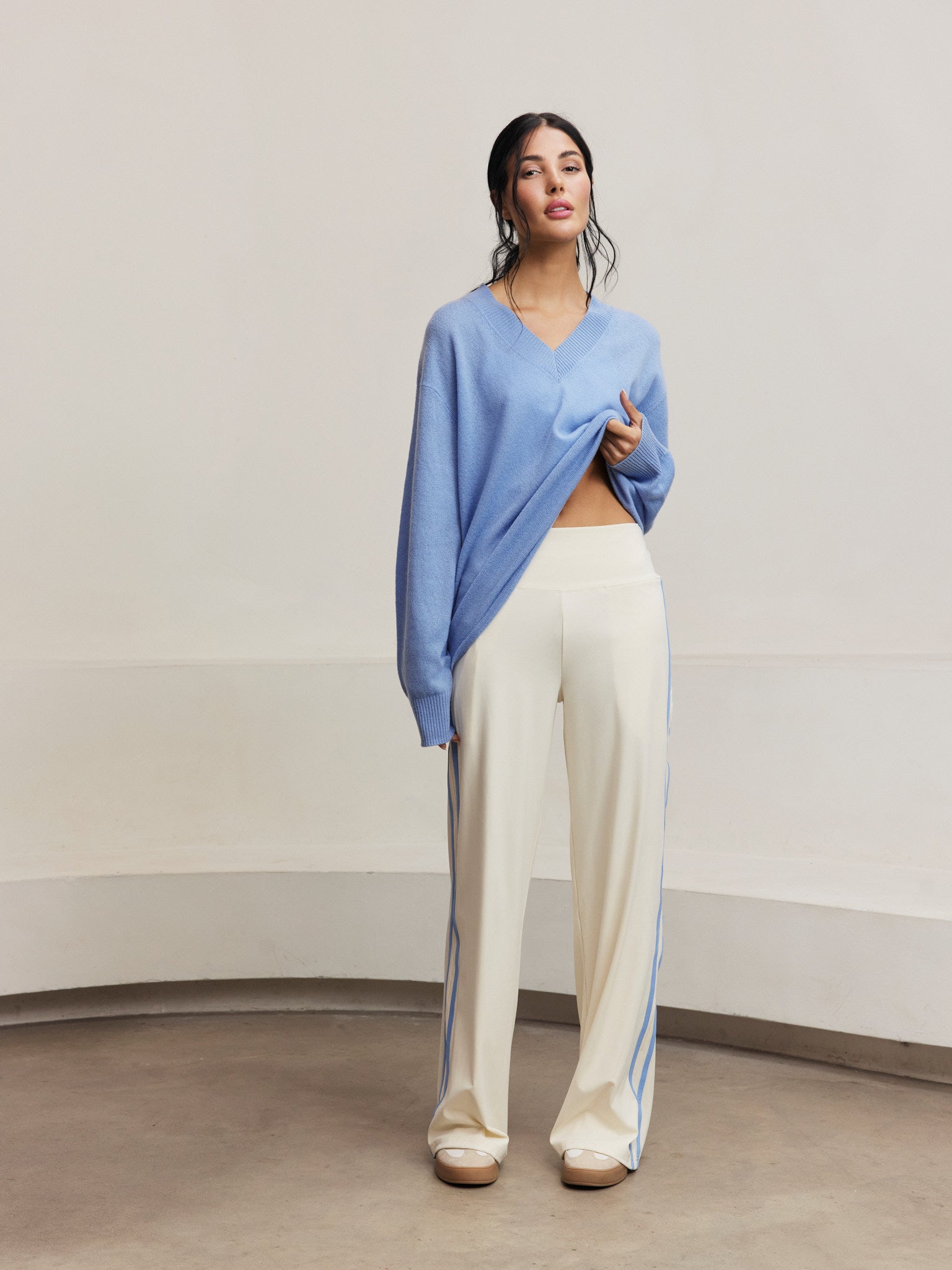 Carli V Neck Sweater - Brilliant Blue