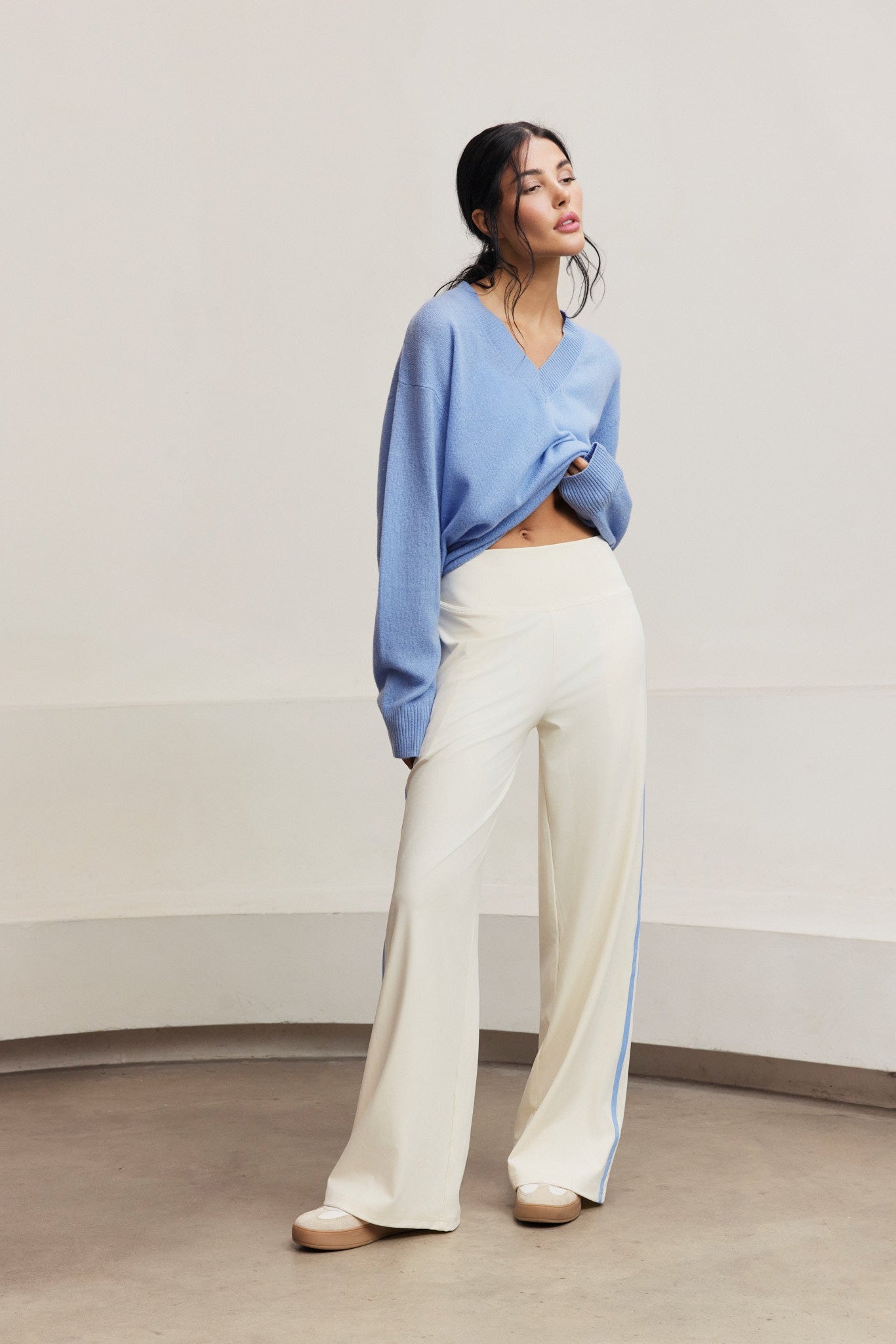 Carli V Neck Sweater - Brilliant Blue