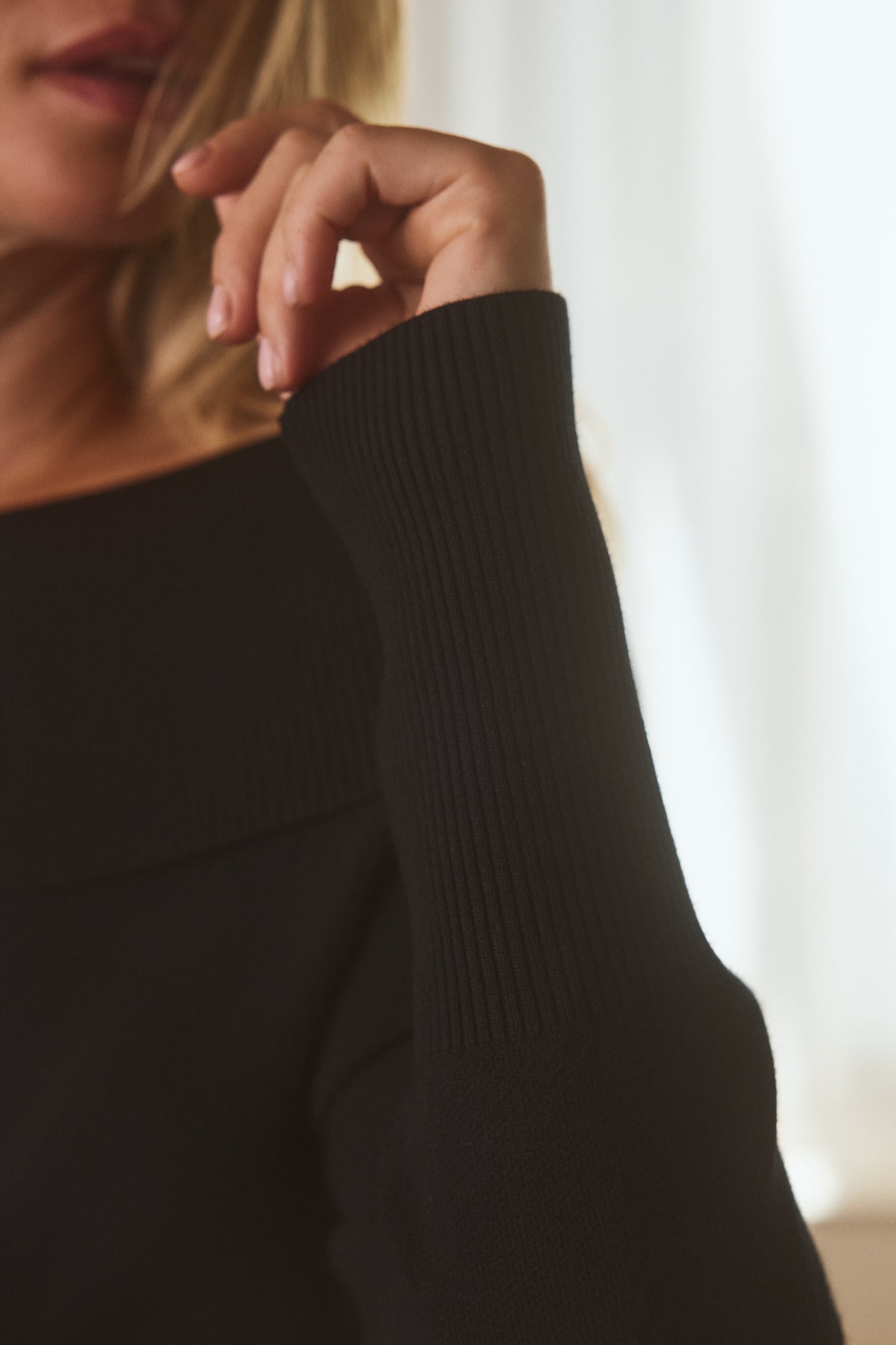 Olly Off-Shoulder Sweater - Black